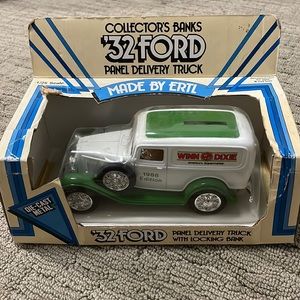 Ford collectors bank 1988 edition Winn Dixie collectors car NWT bank
